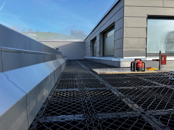 Les Plots Pedestal Prime® complètent un magnifique toit-terrasse en Suisse