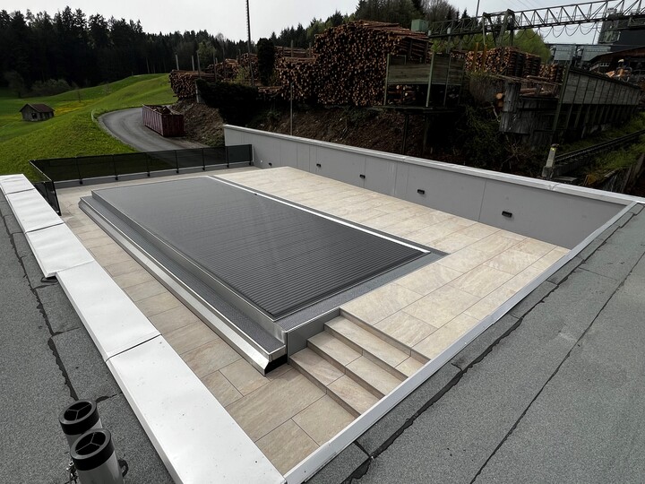 Die Stelzlager Pedestal Prime® bilden die Basis einer wunderschönen Dachterrasse in der Schweiz